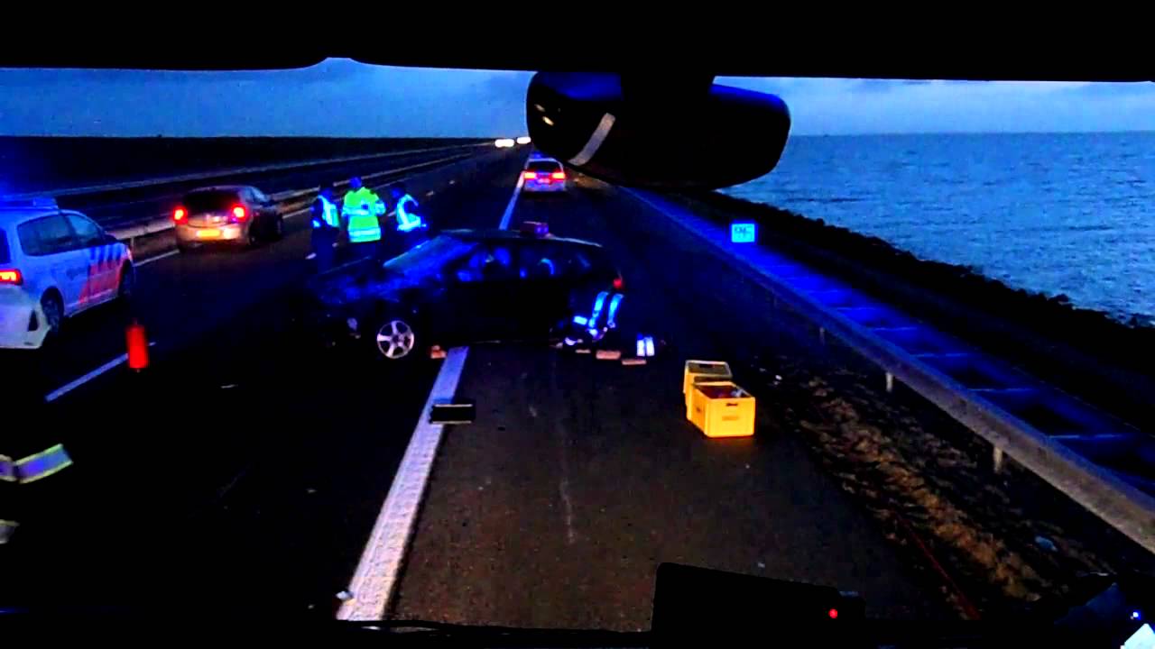 Brandweer Wieringen - PRIO 1 A7 R AFSLUITDIJK 83,0 BREEZANDDIJK VERKEERSONGEVAL 6592 5034 6572 5033