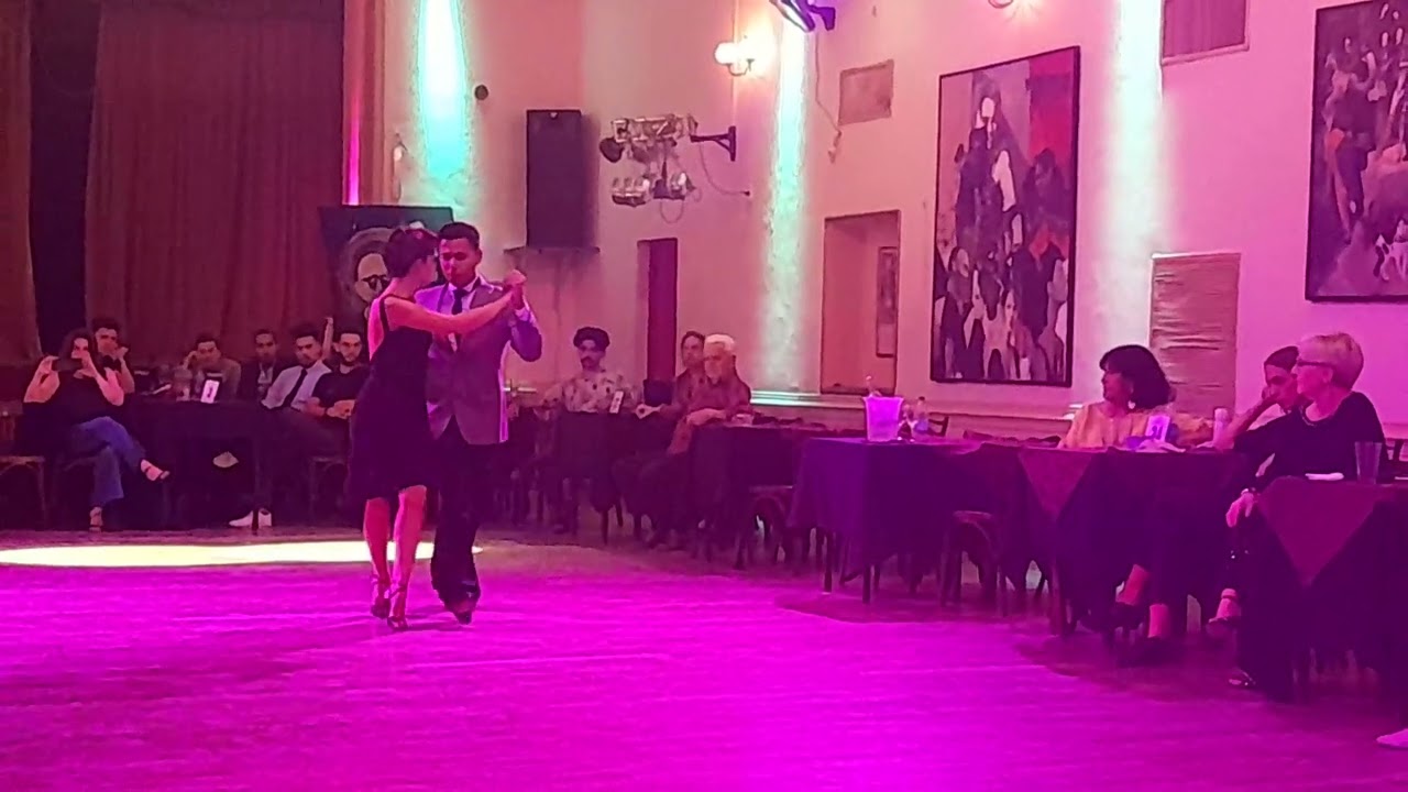 Victoria Olivella y Agustín Rojas en Sonrisas Milongueras. Yo Quiero Cantar Un Tango. Tema 1 de 4.