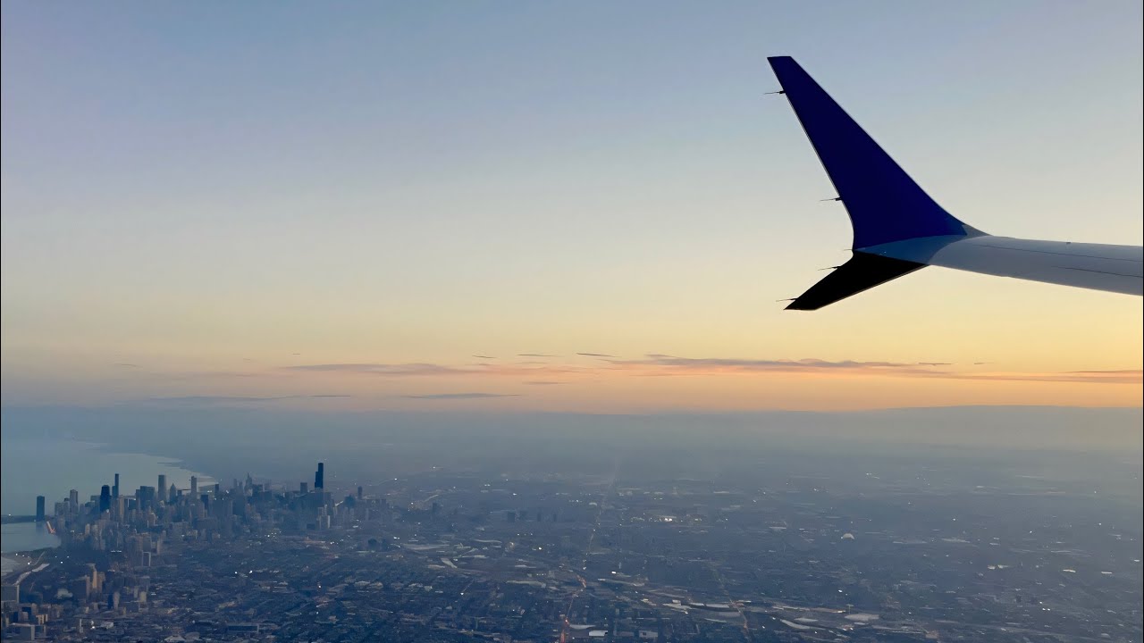 United Airlines Boeing 737 SUNSET Chicago SKYLINE Landing! 🌆 | Chicago O'Hare Int'l Airport ✈️