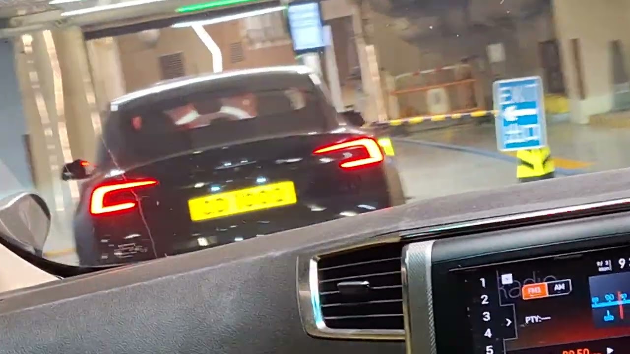 將軍澳坑口東港城停車場出