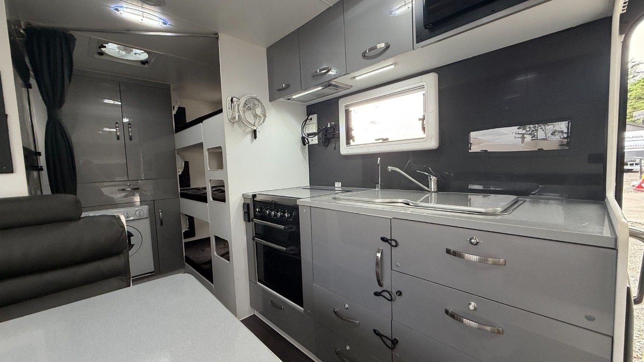 2019 Leader Gold Triple Bunks - Interior 