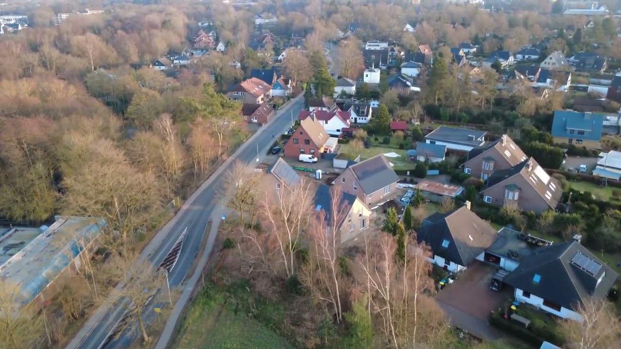 Flug 119.1 - DJI 0156 Garten, BüTeich (Kamera zu spät?)