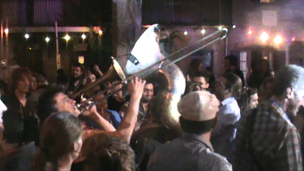CEUX QUI MARCHENT DEBOUT - sur la piste des abracadagrasses 2011