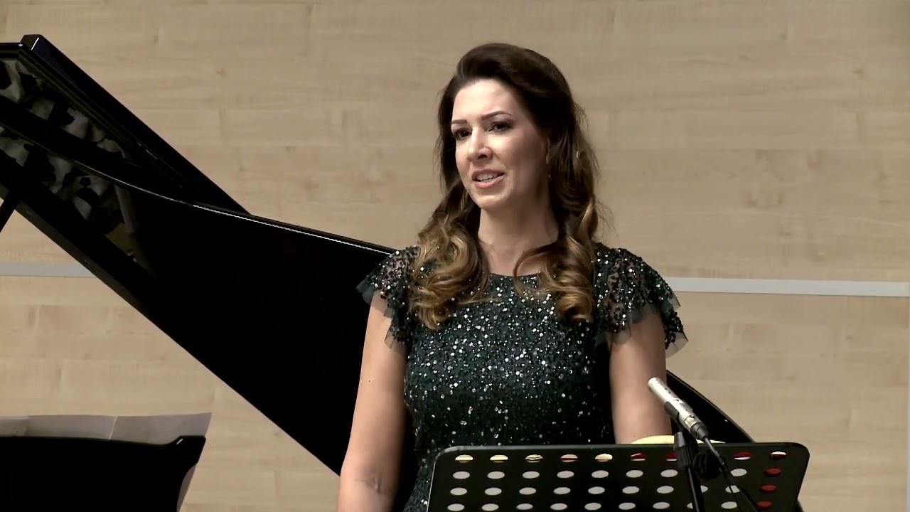 Pěvecký recitál Štěpánky Pučálkové. Štěpánka Pučálková - mezzosoprán, Ahmad Hedar - klavír a zpěv.
