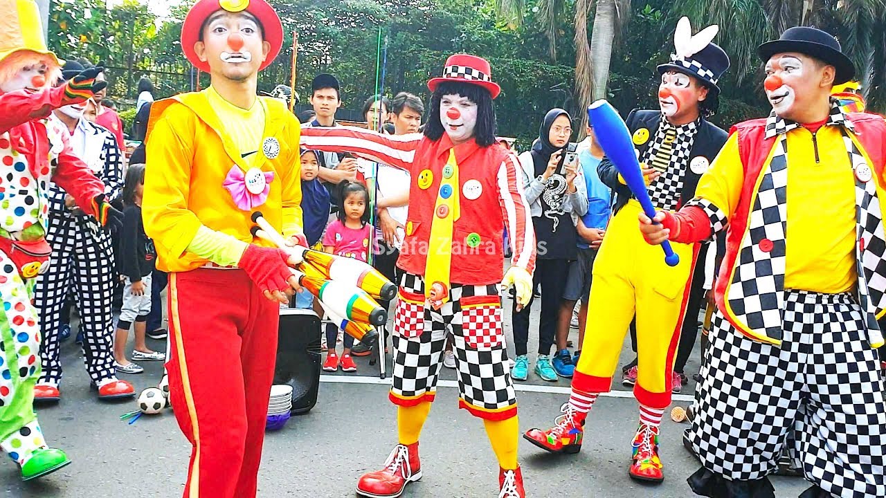 Badut Ulang Tahun menghibur di CFD Jakarta