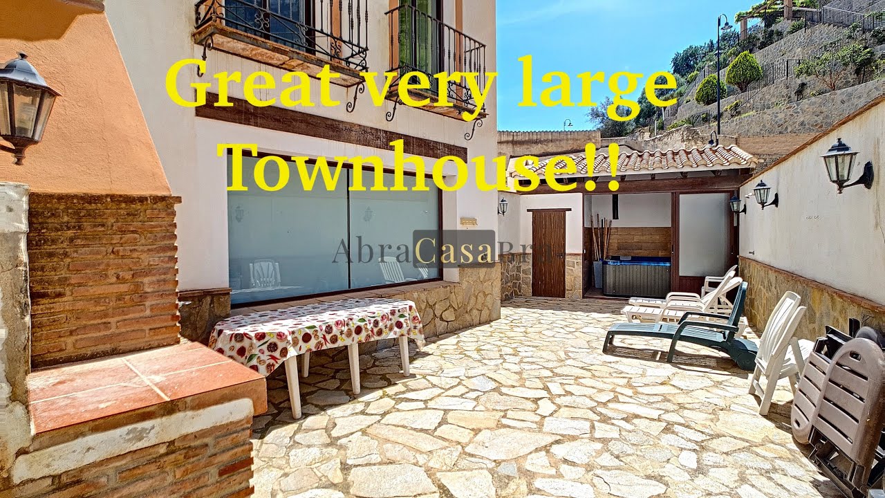 AbraCasabra walks with you in a very nice Townhouse in Salares - Malaga