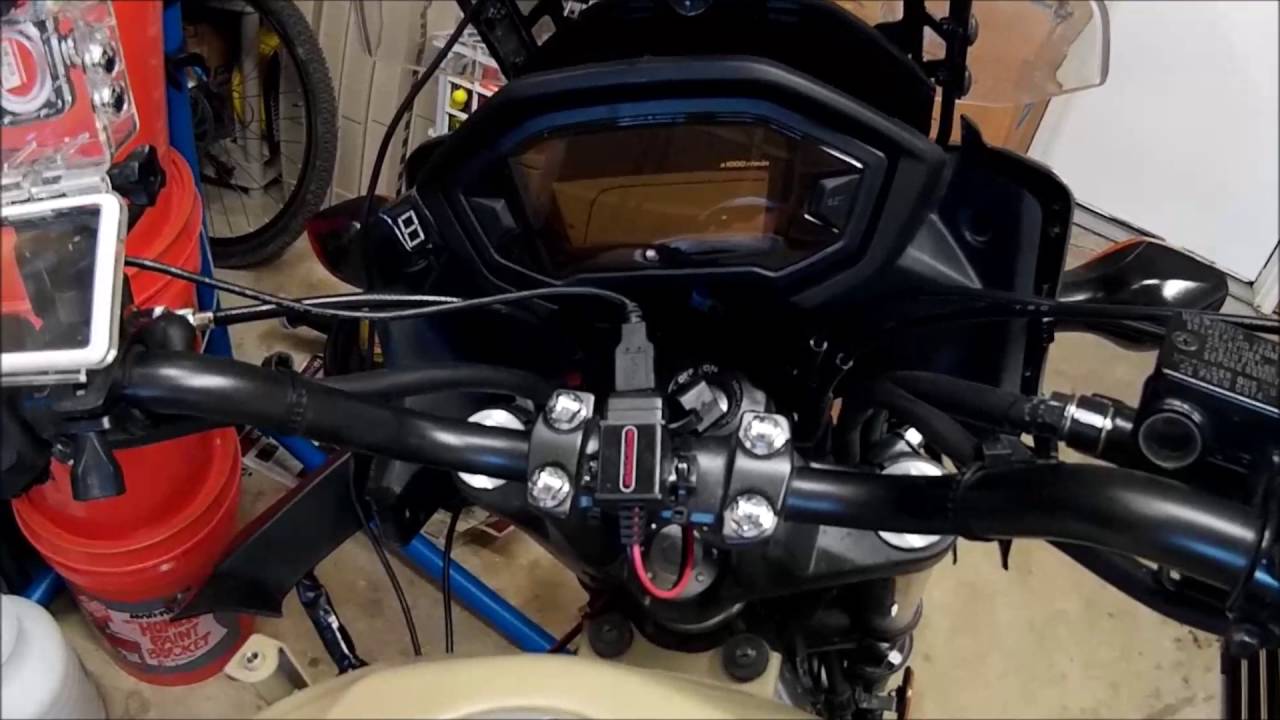Honda CB500X - How to Wire Accessories - Front Option Connector