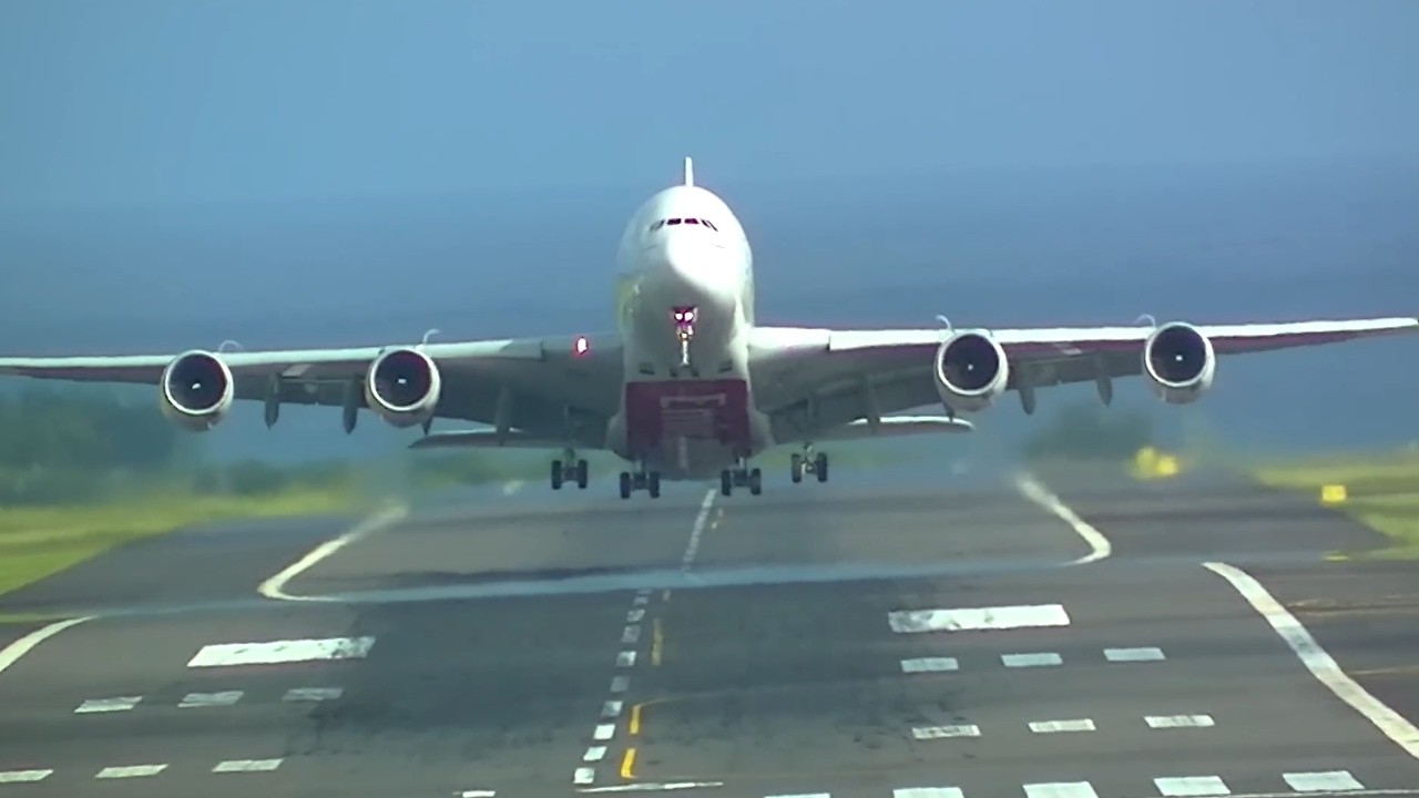 Emirates A380 take off from Mauritius | Runway 32