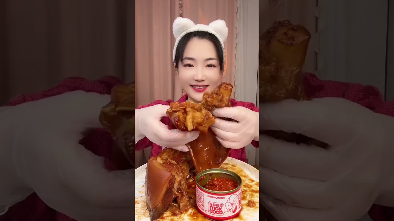 Delicious braised pork belly 