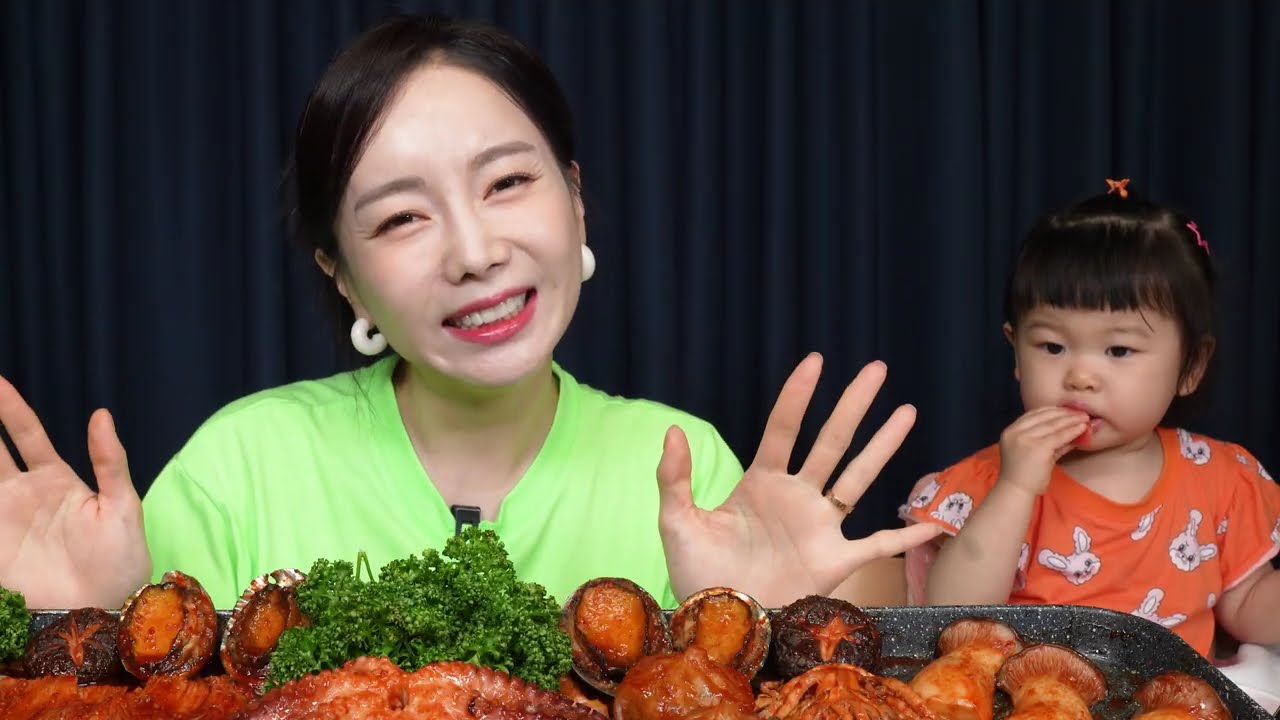 [Mukbang ASMR] Spicy 🔥 Octopus Seafood Boil & Enoki Mushrooms Kielbasa Sausages Recipe Miso Ssoyoung