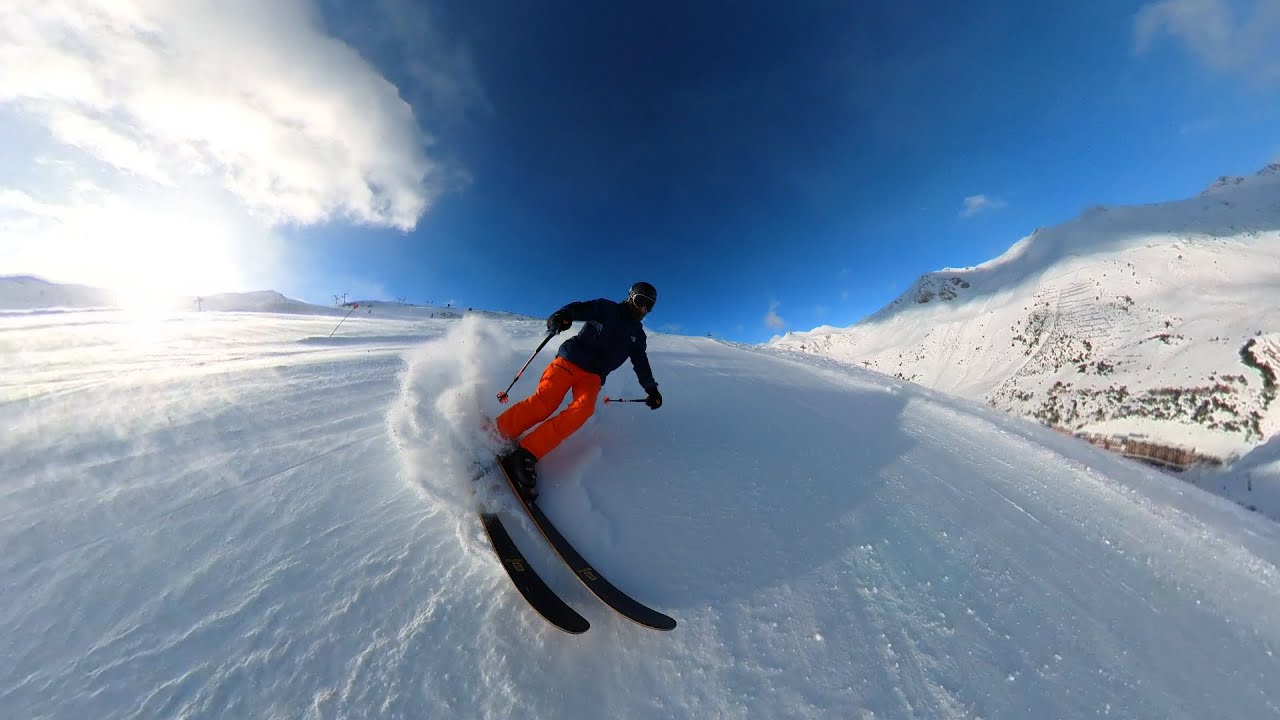 Skiing in the Pyrenees - Ast&uacute;n 2023