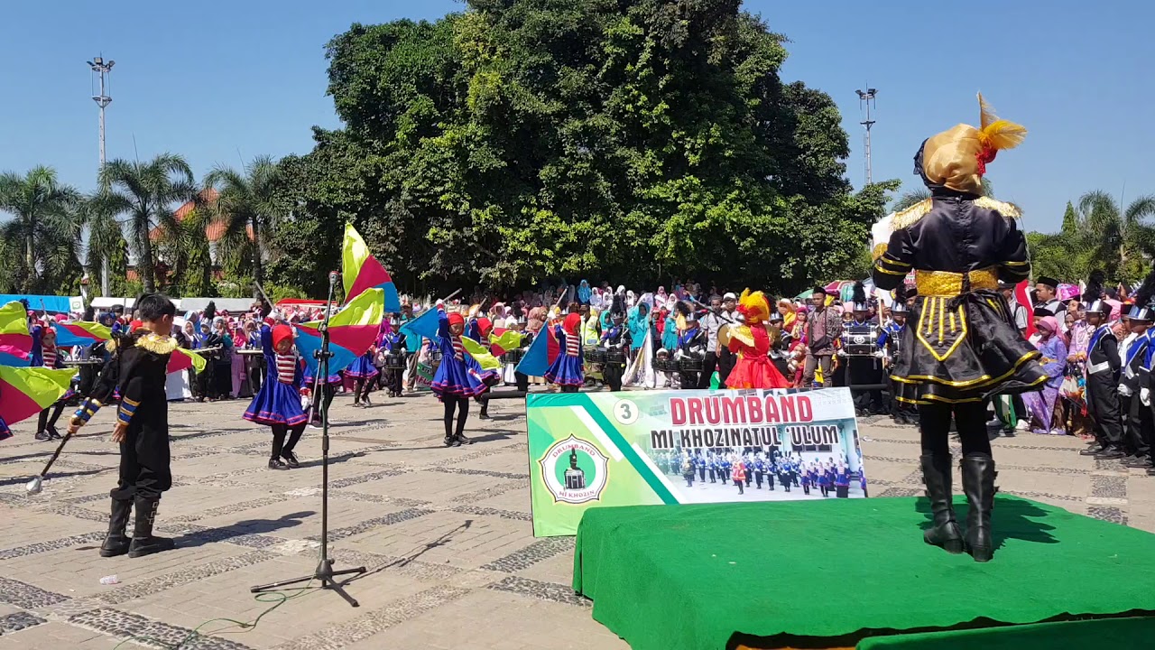 DrumBand MI Khozinatul Ulum Blora (tobat -wali)