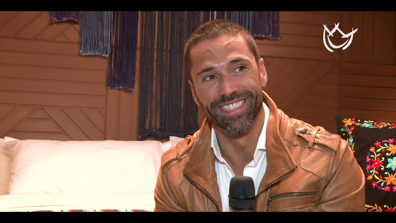 MATIAS NOVOA MIRA Y ADMIRA TODO EL TIEMPO A MICHELLE RENAUD