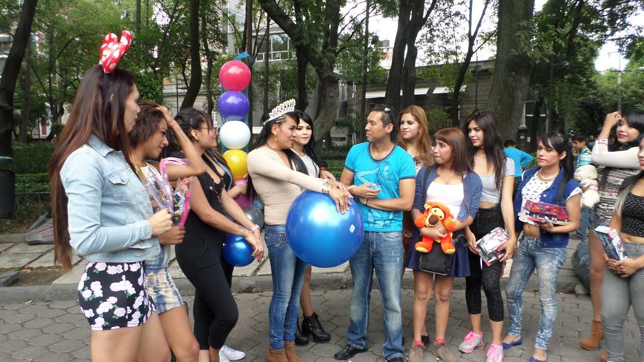 TRANSEXUALES RECOLECTAN JUGUETES PARA NIÑOS  SIN TETAS NO HAY PARAÍSO QUEEN 2017 (PARTE 2)