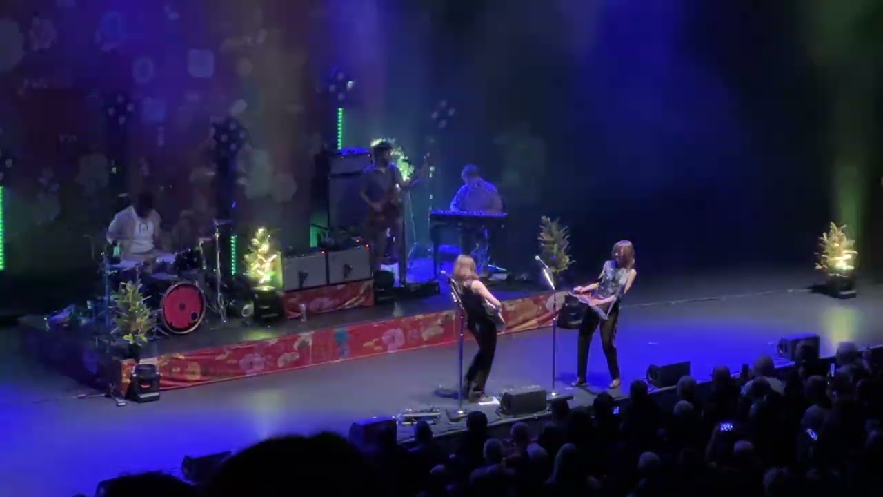 War Pigs + Bad Spell + Pearls. Larkin Poe 21/10/2025 Eventim Apollo Hammersmith London 