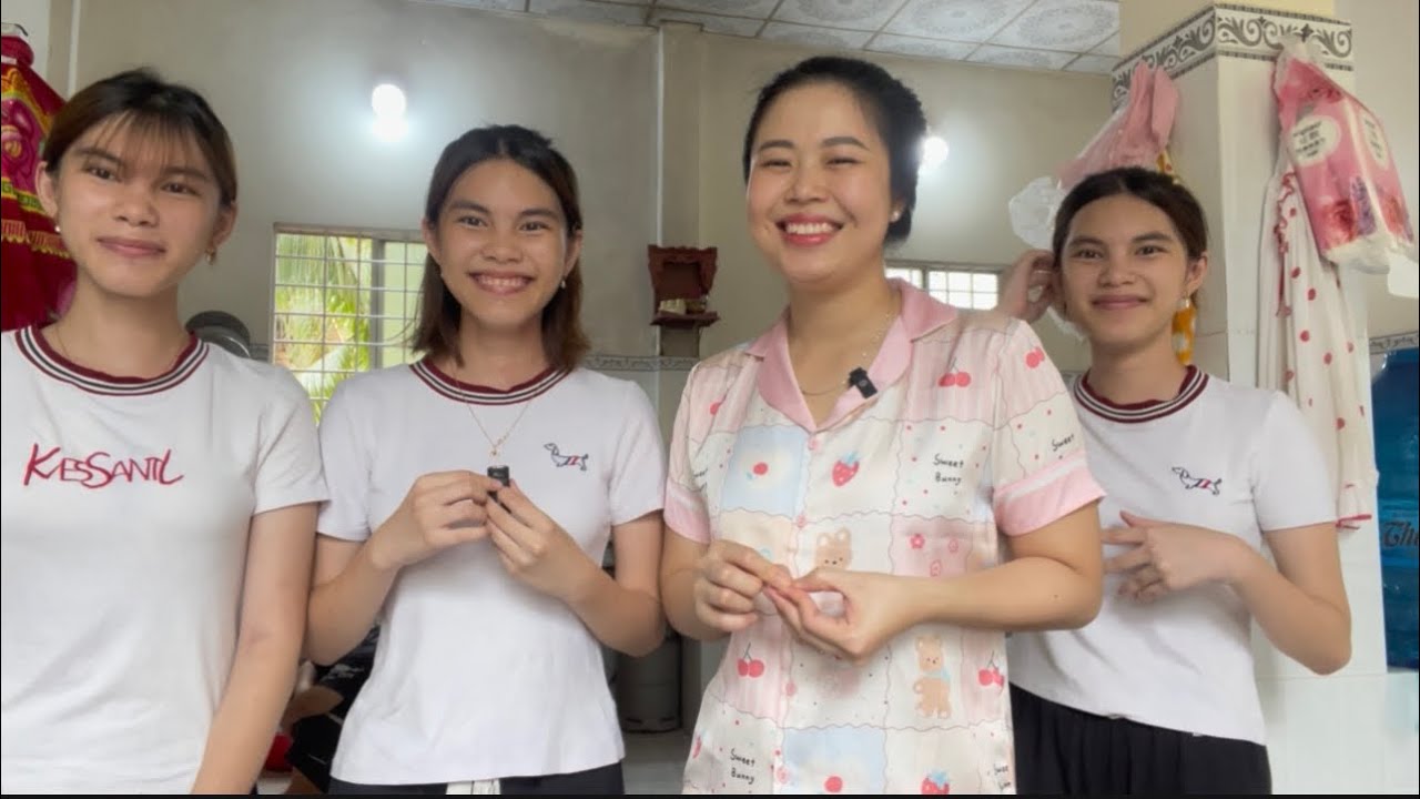 CHỊ EM SINH 3 Cùng CHỊ 2 Nấu Lẩu Mắm Đãi Gia Đình!
