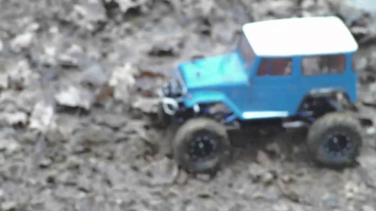 Toyota FJ40 - Toyota Hilux High Lift (1).MP4