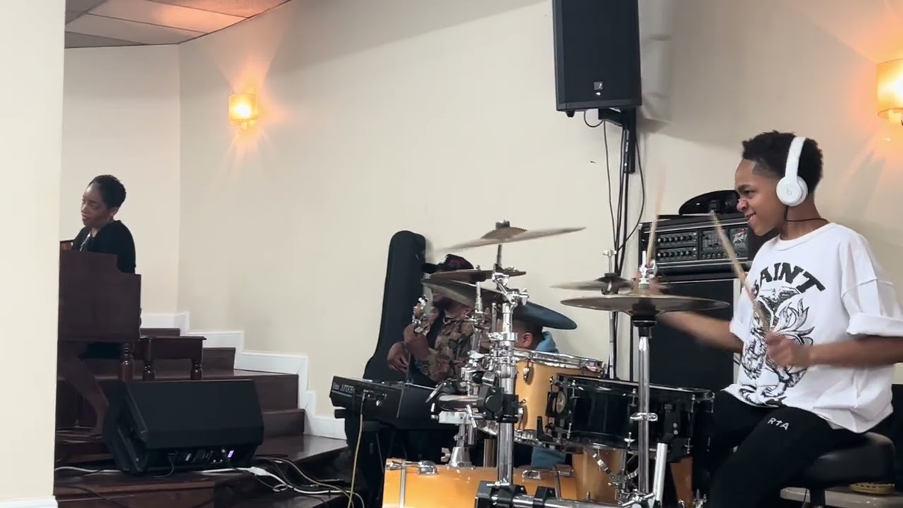 Dominique Johnson - Praise Break