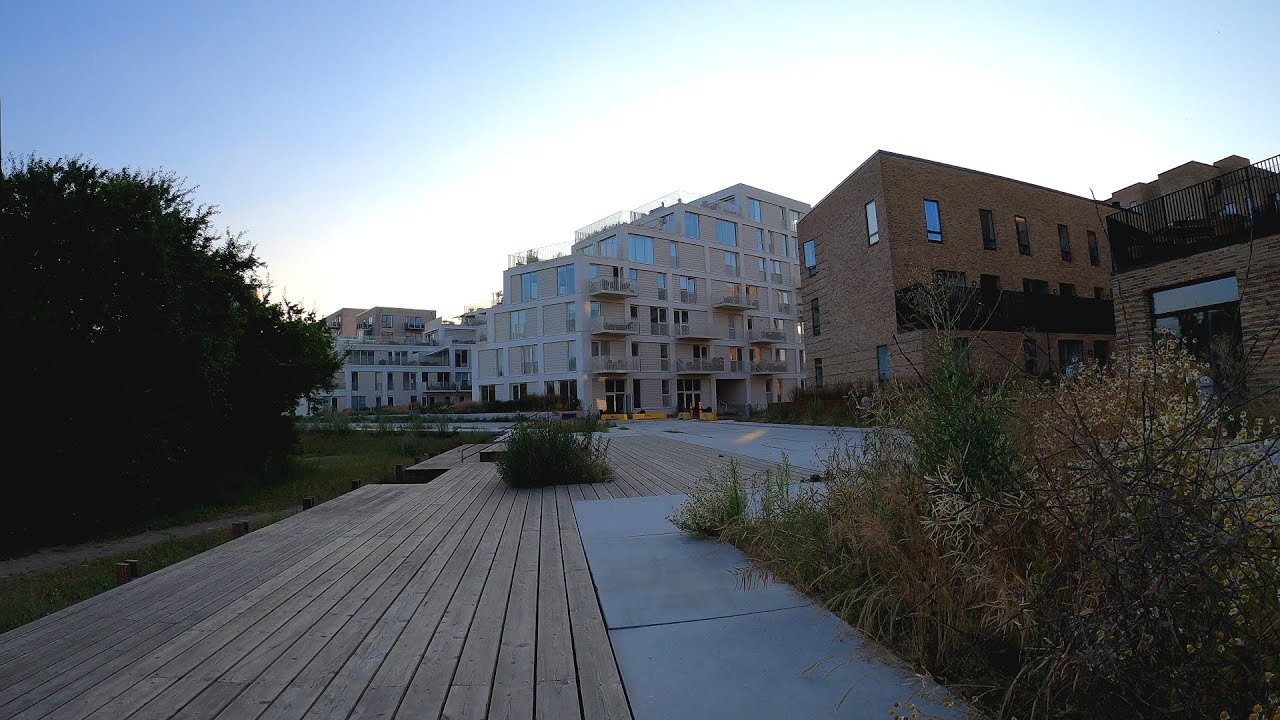 Køge - Strandpromenaden. Bagsiden af lejlighederne på Strandparken, Søndre Badevej og Ved Engen.