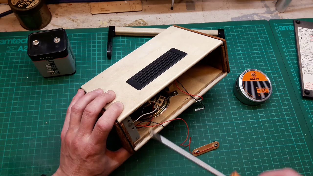 Roberts R717 Radio Dismantle Brutal