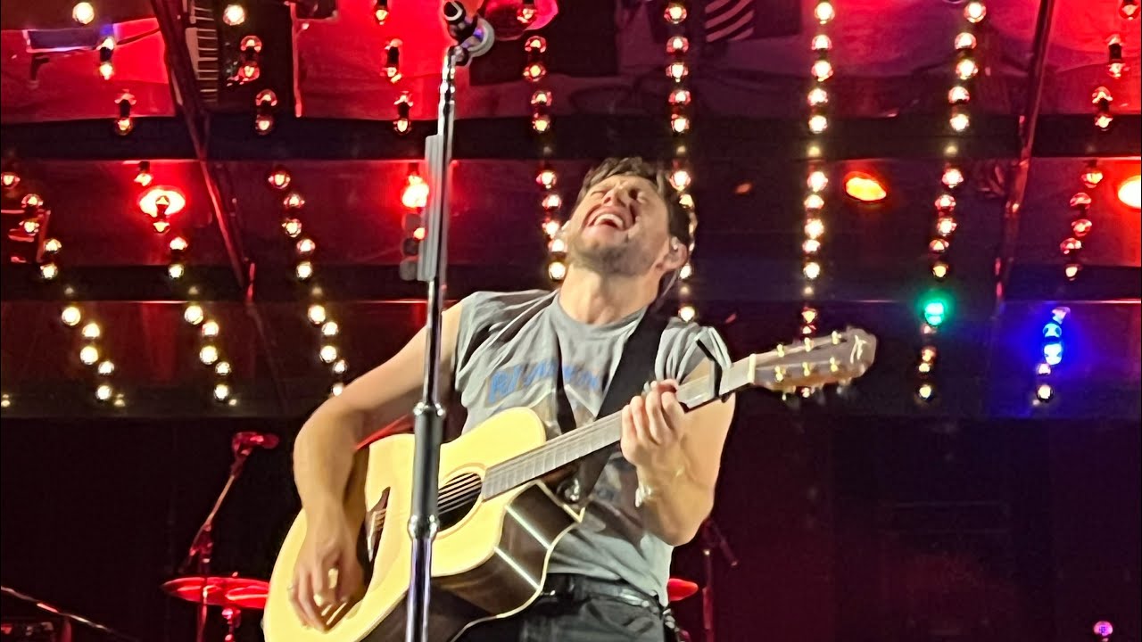 Night Changes (One Direction cover) Niall Horan The Show Live On Tour Tampa, FL 5/31/2024