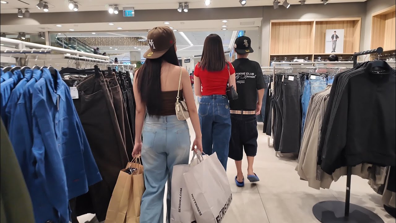 BUYING YB CLOTHES ( Tinarayan ni mama si pau!?)