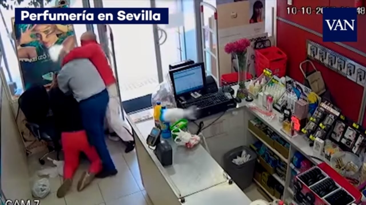 Estrambótico atraco en una perfumería de Sevilla