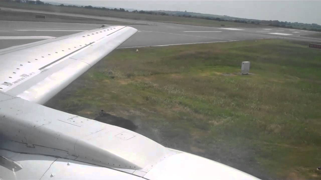 Arkefly 737-300 smooth landing in Cork