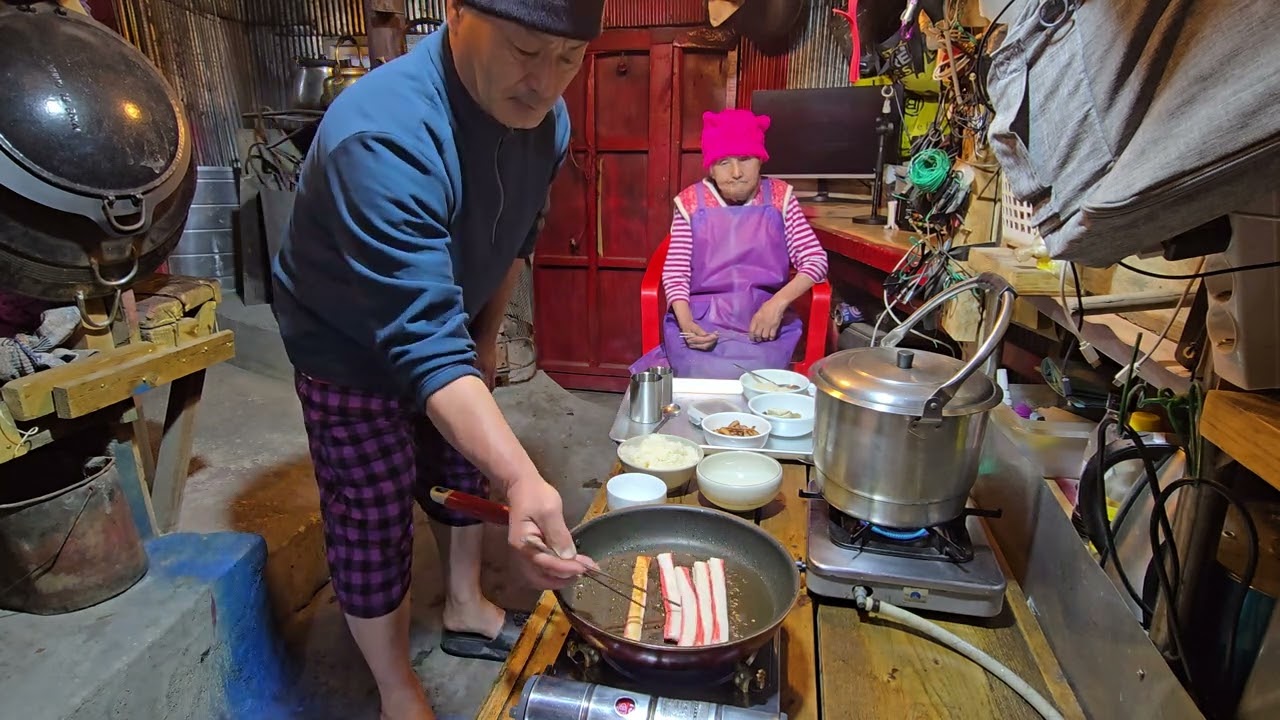 엄마 밥묵자 봄비오는 산골집 98세 울엄니 아침한끼 ᆢ