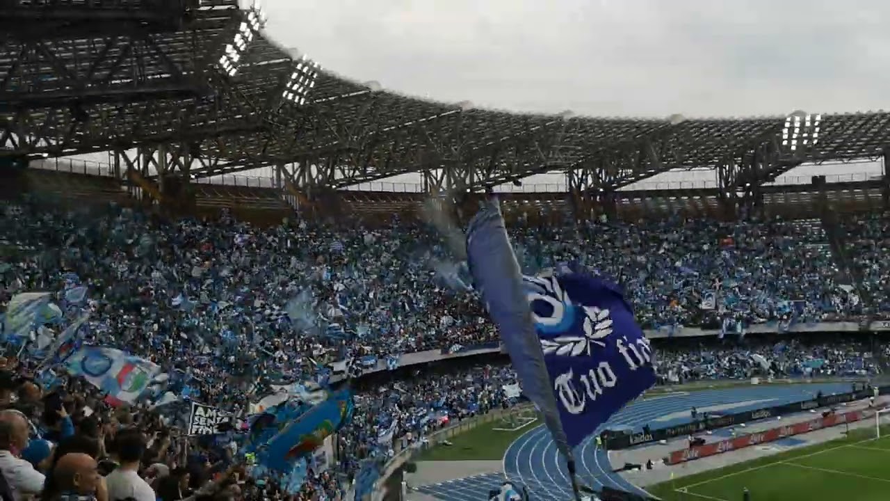 NAPOLI - SALERNITANA (1-1) FESTA ALL' ENTRATA IN CAMPO DELLE SQUADRE