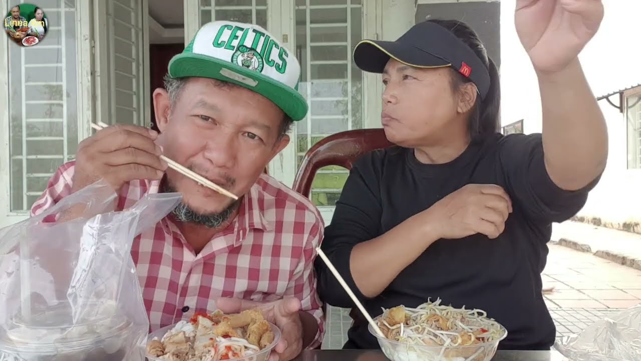 VLOG 1138. Monolyly resturaunt will open soon.We have thick noodles for breakfast.