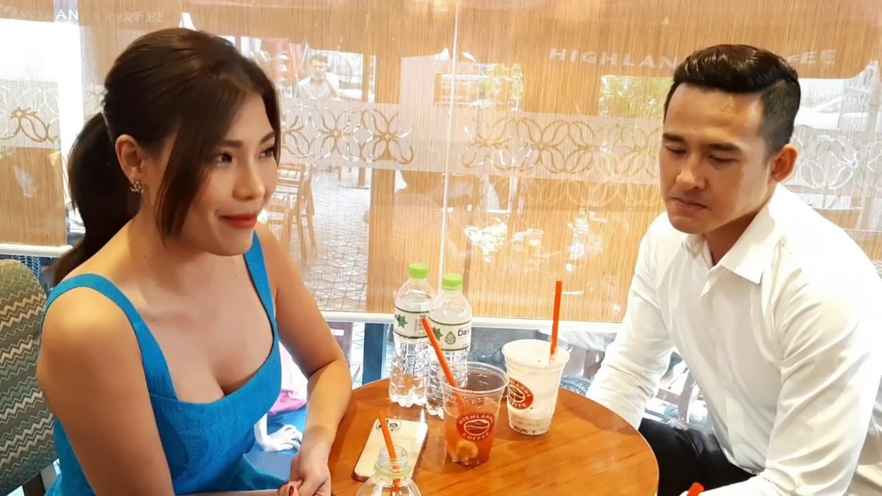 Lương Thế Thành không ngại ôm eo Thúy Diễm tung tăng trên phố như vừa mới yêu