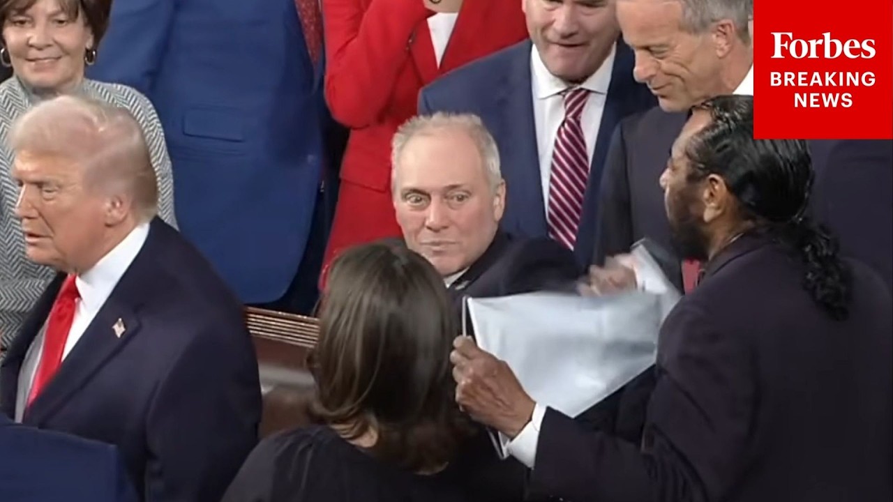 SHOCK MOMENT: Steve Scalise Rips Al Green Sign To Trump Saying 'Black People Aren't Apes' | SOTU