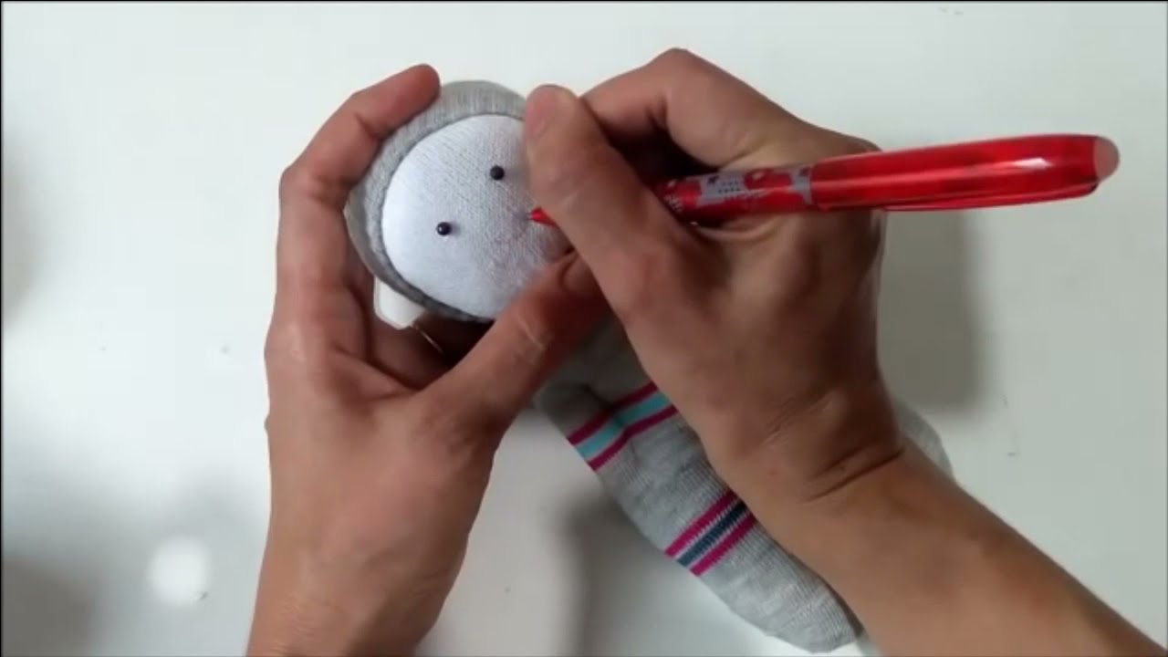 Como Fazer Boneca F&aacute;cil de Meia - Passo a Passo