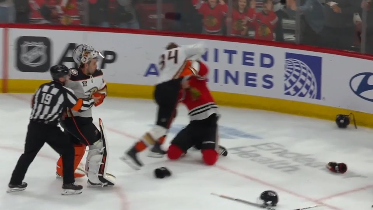 John Gibson and Petr Mrazek join scrum as fights erupt between Ducks and Blackhawks