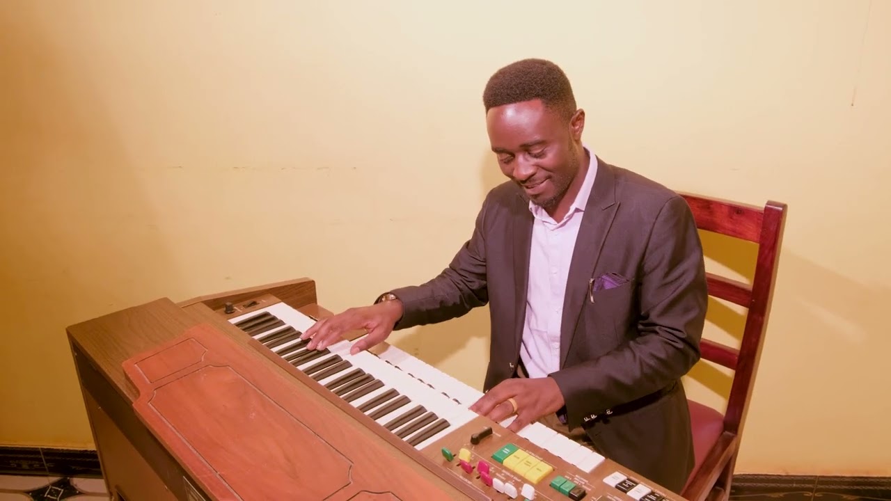 HUBIRINI KWA SAUTI YA KUIMBA  BY ALAN MVANO.KUIMBWA NA KWAYA YA MT YOSEFU MAKERE.