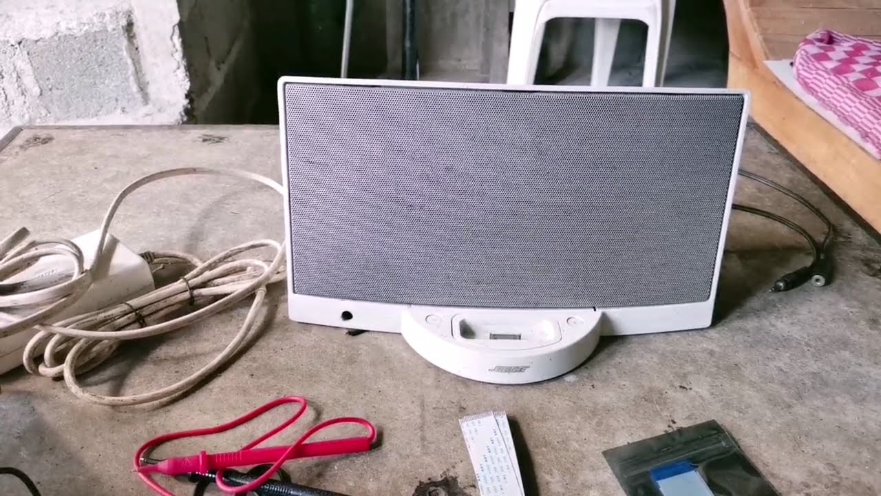 bose sounddock auxiliary in hack, change 2 ribbon. put 2k ohms resistor to switch speaker on.