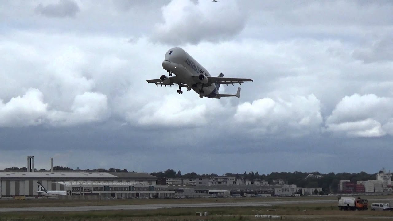 BELUGA 1 Go Around in strong wind at Hamburg-Finkenwerder