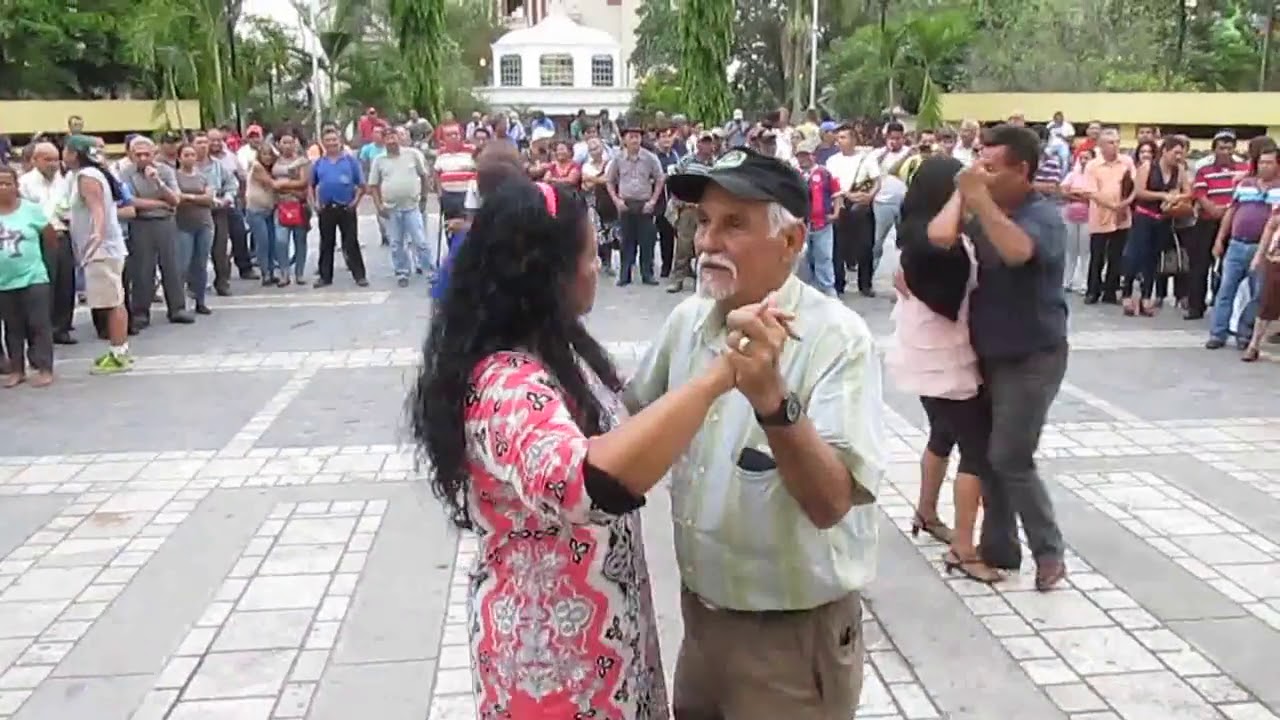 Bailando Pichao, con la Marimba USULA Municipal, el 12 de abril del 2016.
