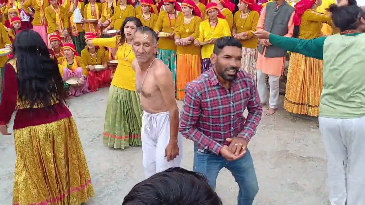देव भूमि बिच्छू  में देवी देवताओं का अवतार जय नागराज जय देव भूमी# उत्तराखंड# जौनपुर power off God 🙏🙏