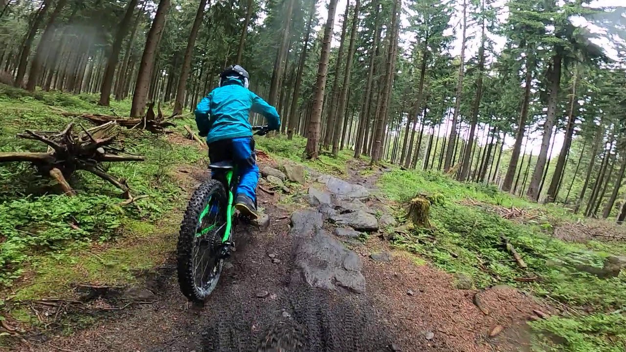 Lenny, 6 Jahre, VPACE MAX24, auf dem Stonegarden Trail am Trailcenter Rabenberg, Kategorie schwarz