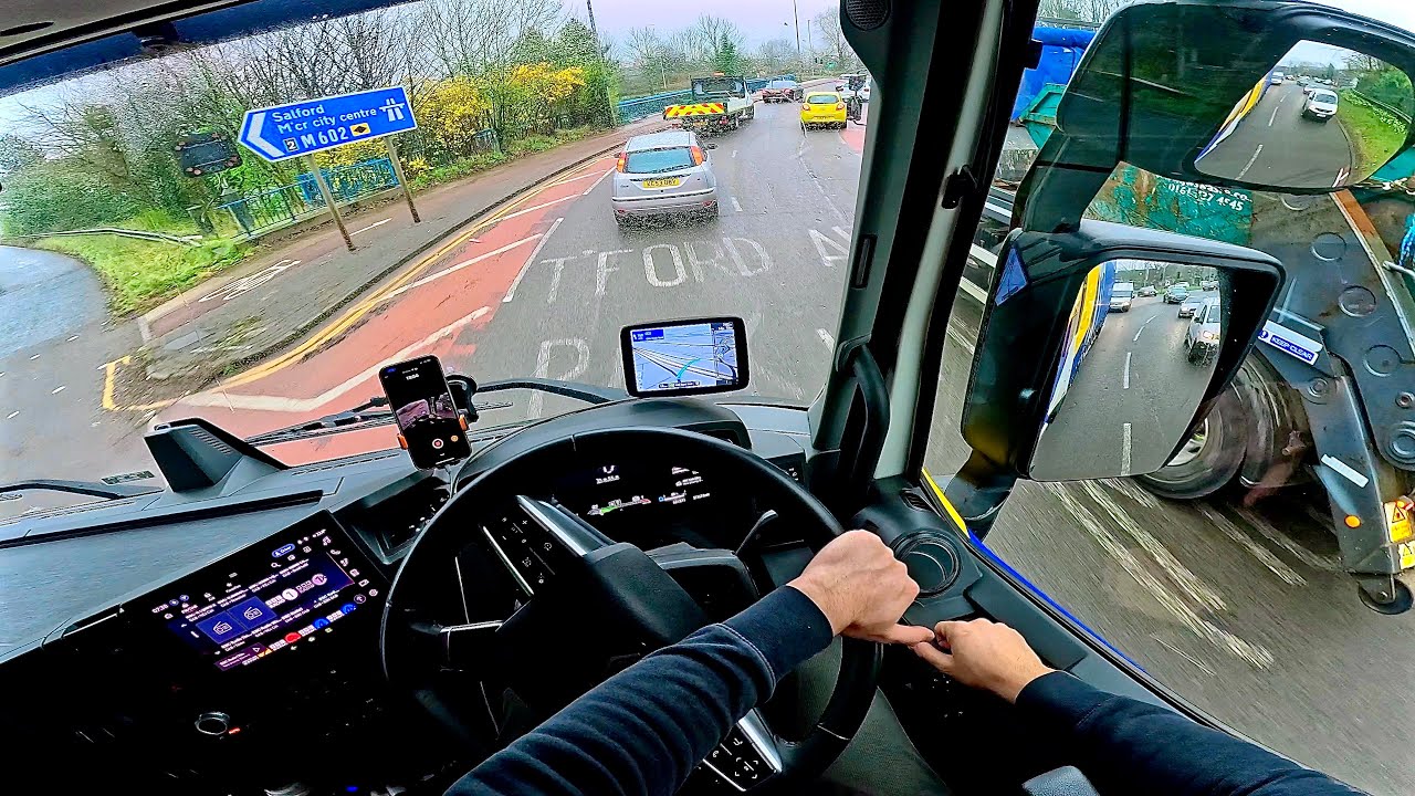 DAY IN THE LIFE OF A UK TRUCK DRIVER | Morning Rain, Trafford Delivery & Collections | Renault T480