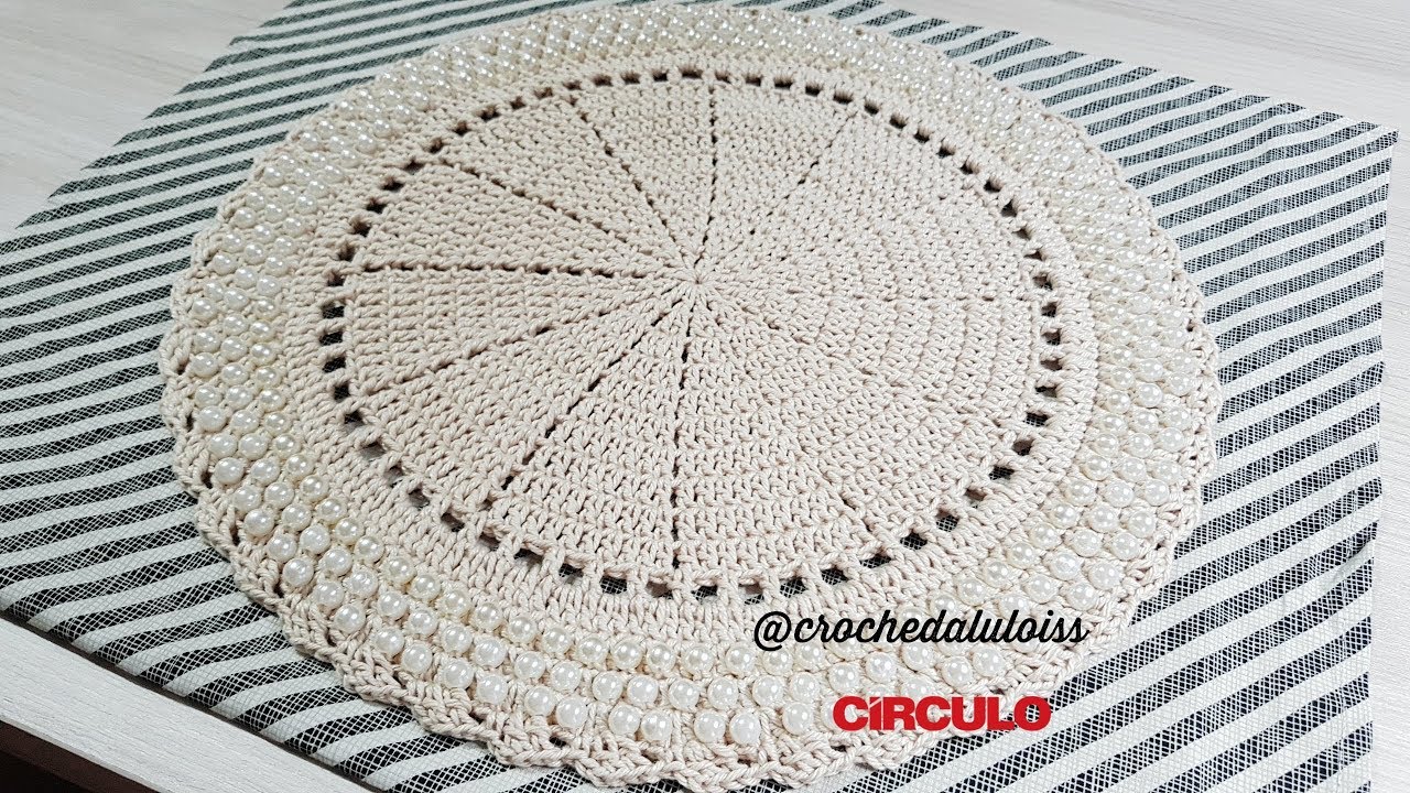 Sousplat de crochê com pérolas