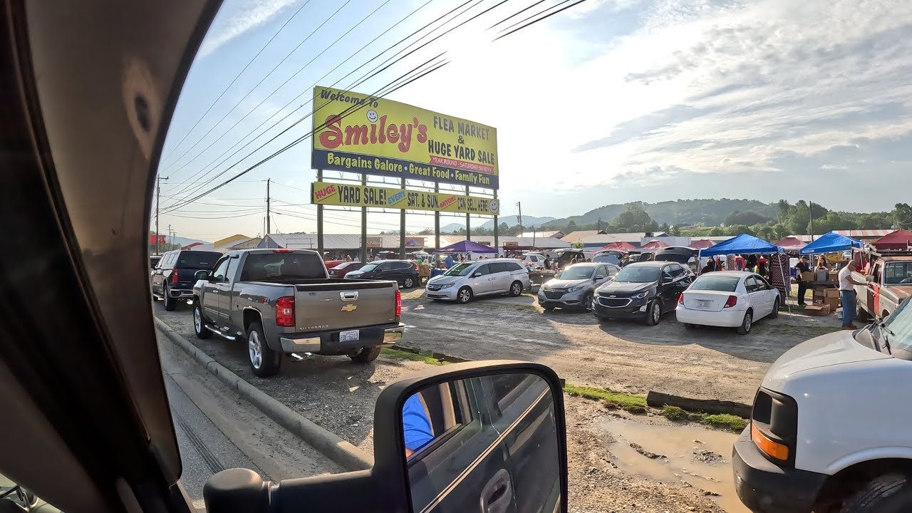 Bearded Lumber Visits the Famous Smiley's Flea Market in Hendersonville,  North Carolina