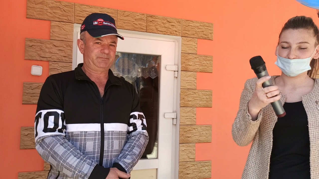 O surpriză la Lărguţa pentru domnul Dumitru din partea celor dragi.