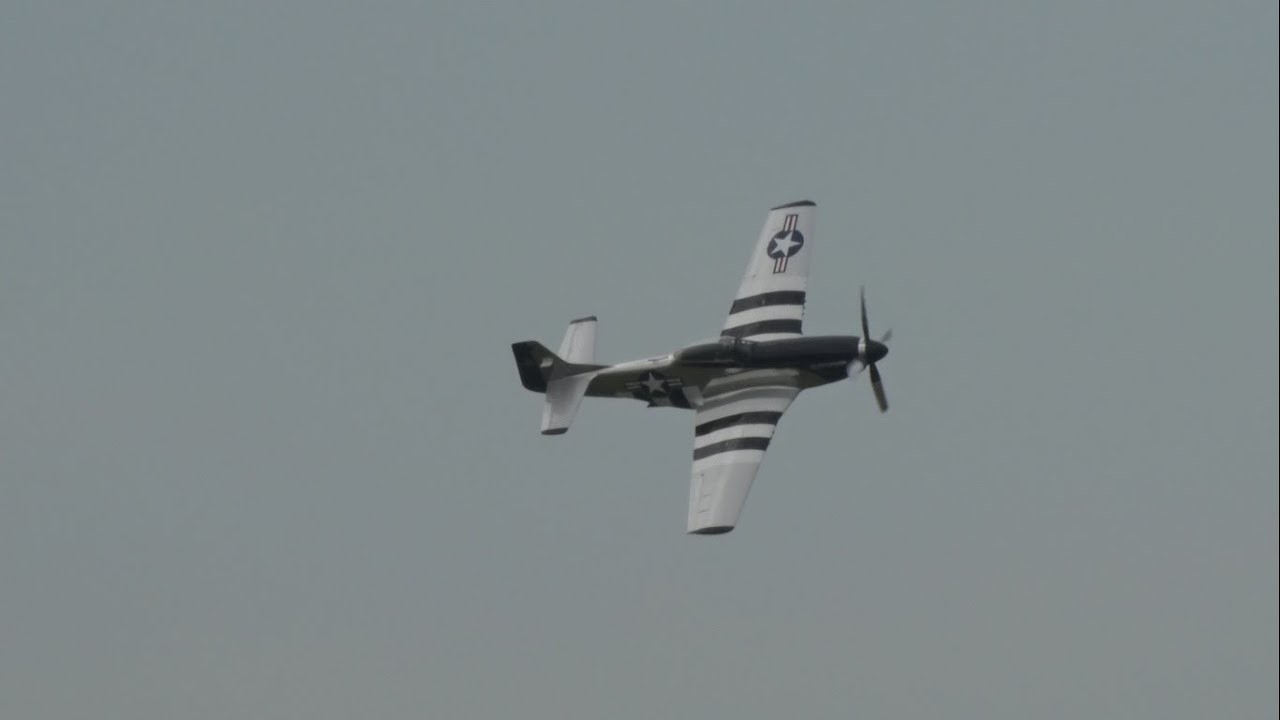 2016 NAS Oceana Airshow - Scott Yoak & P-51D Mustang