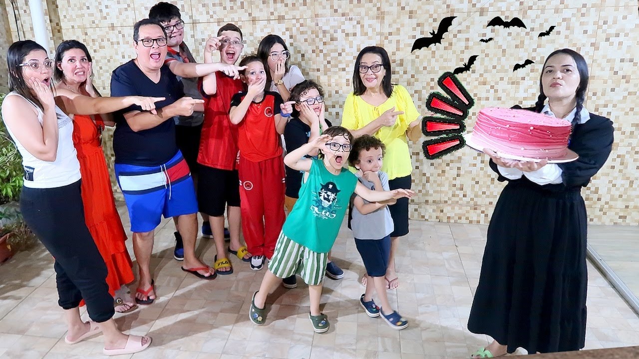 A WANDINHA ADDAMS INVADIU O ANIVERSÁRIO DA Família Pontes Barroso  e PERDEU A BONECA DA WANDINHA