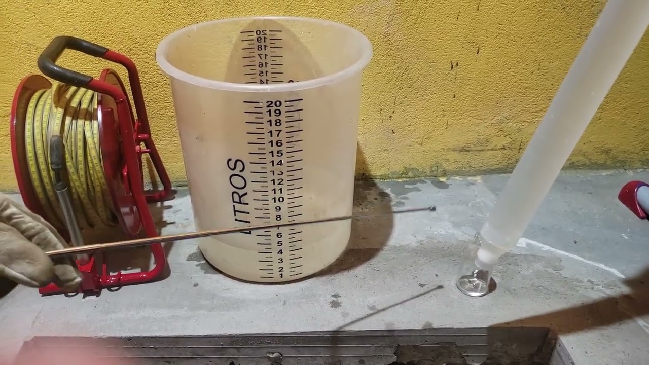 COLETA COM BAILER EM POÇO TUBULAR