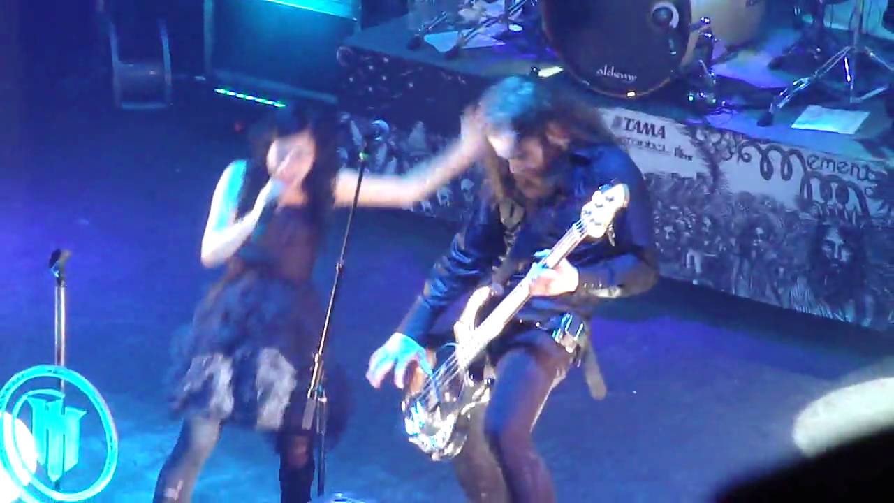 Flyleaf - Arise (Live NYC)