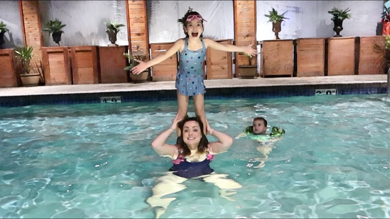 UMA NOITE NA PISCINA - HOTEL INTEIRO SÓ PRA NÓS - FLÁVIA CALINA